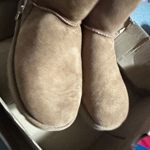 Uggg Bailey zip up boots - Picture 3 of 8